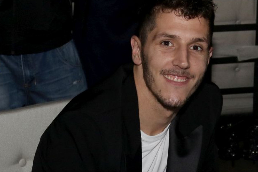 Stevan Jovetic Stao Na Ludi Kamen Sa Zgodnom Brinetom Isplivale Prelepe Slike Sa Vencanja Story Rs