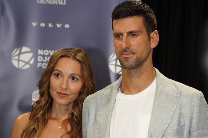 Jelena će poludeti kada bude videla sa kojom pevačicom se Novak dopisuje: Prelepa je i jako popularna (FOTO)